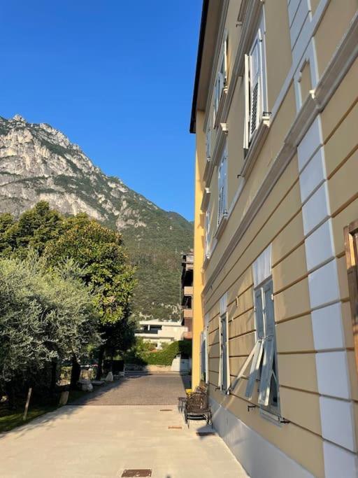 Ferienwohnung The Lime Tree Cozy Flat Riva del Garda Exterior foto
